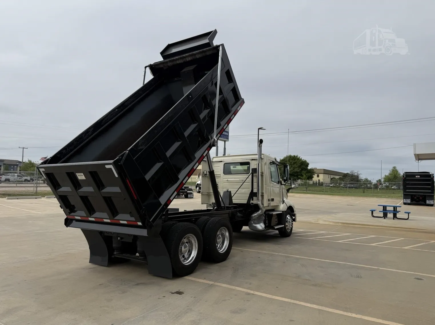 
								2021 VOLVO VNL64T300 full									