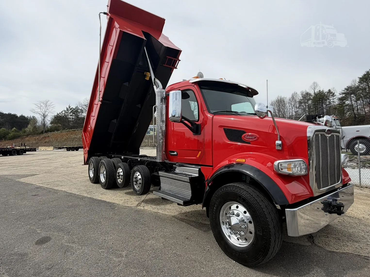 
								2022 PETERBILT 567 full									