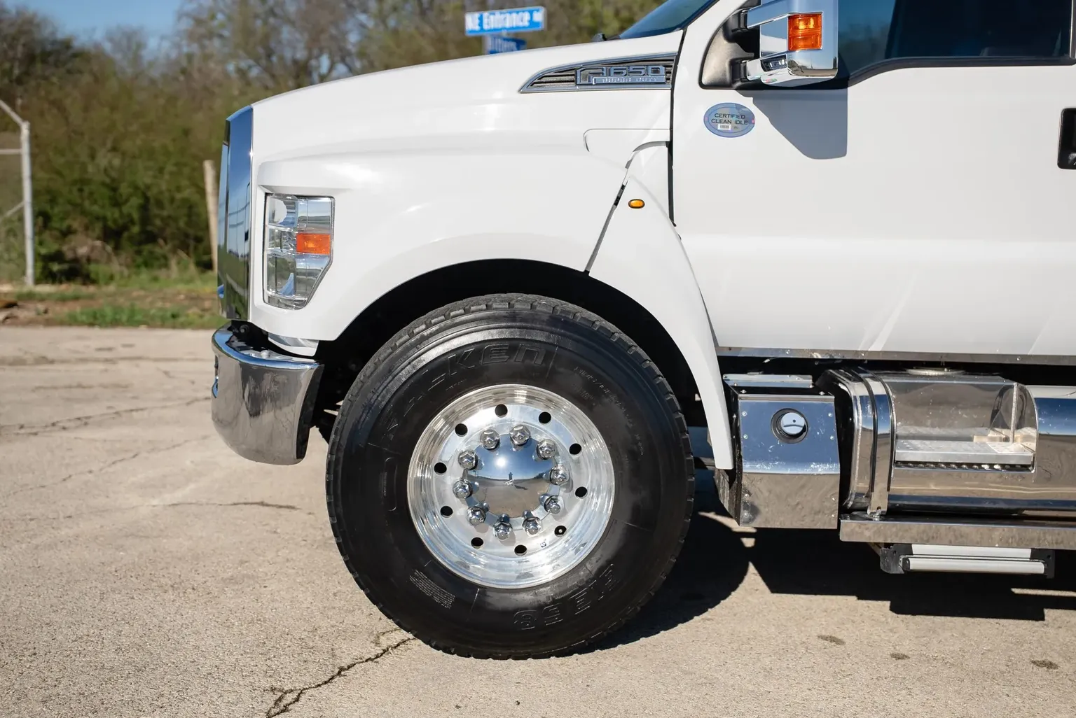 
								2017 Ford F-650 Super Duty Crew Cab full									