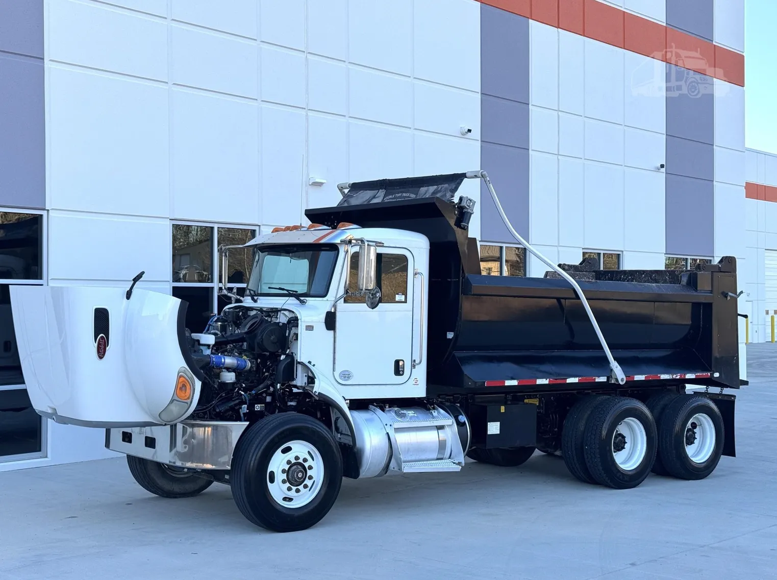 
								2018 PETERBILT 348 full									