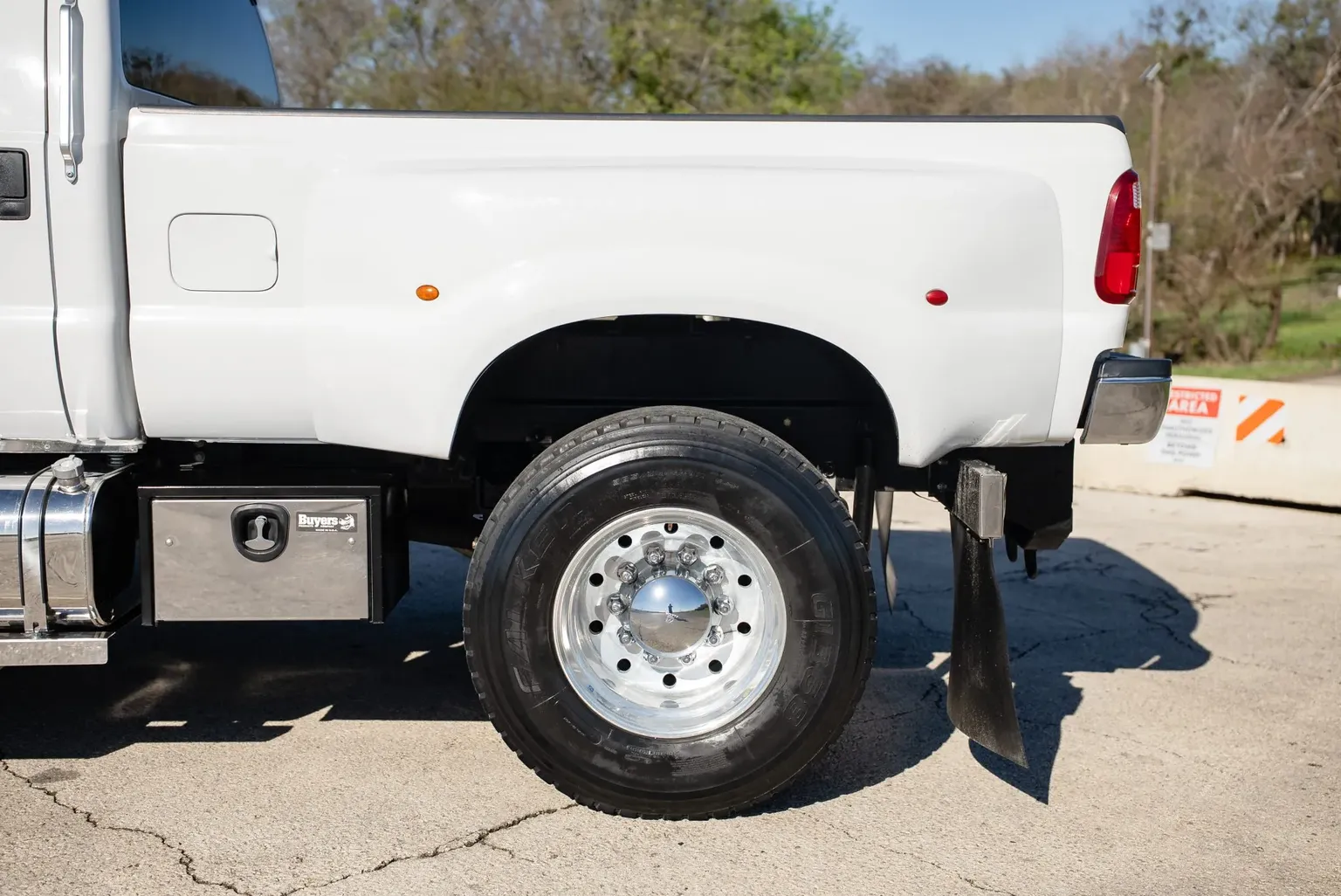 
								2017 Ford F-650 Super Duty Crew Cab full									
