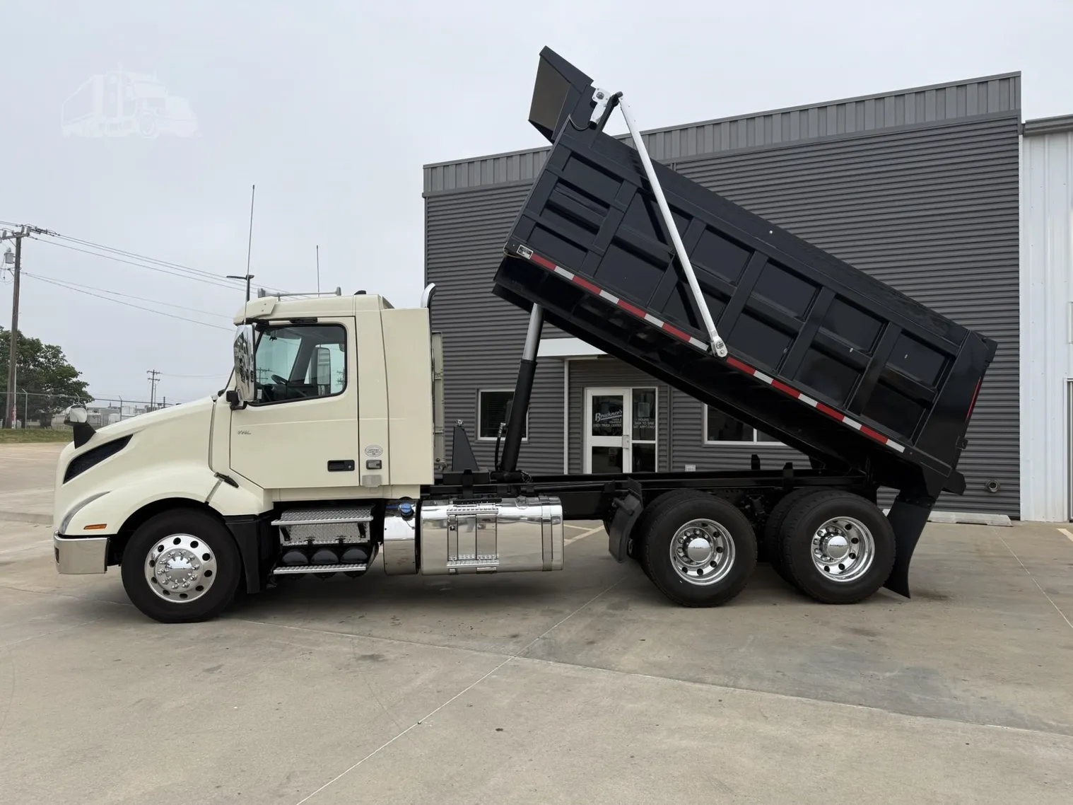 
								2021 VOLVO VNL64T300 full									