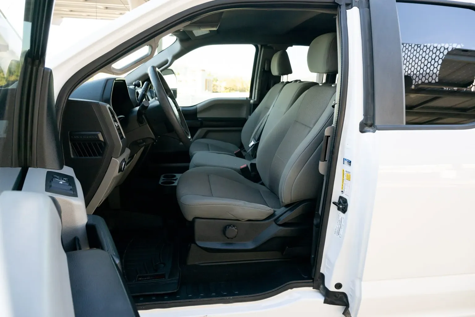 
								2020 Ford F-250 Super Duty full									