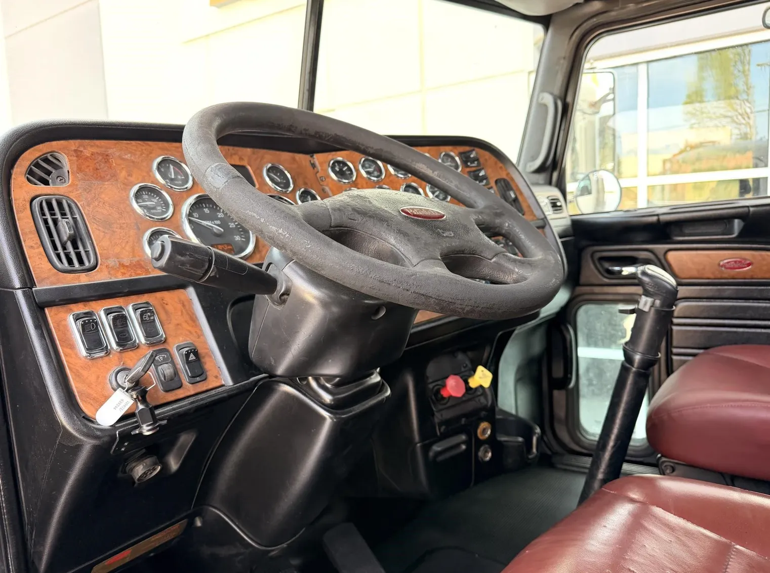 
								2006 Peterbilt 379 full									