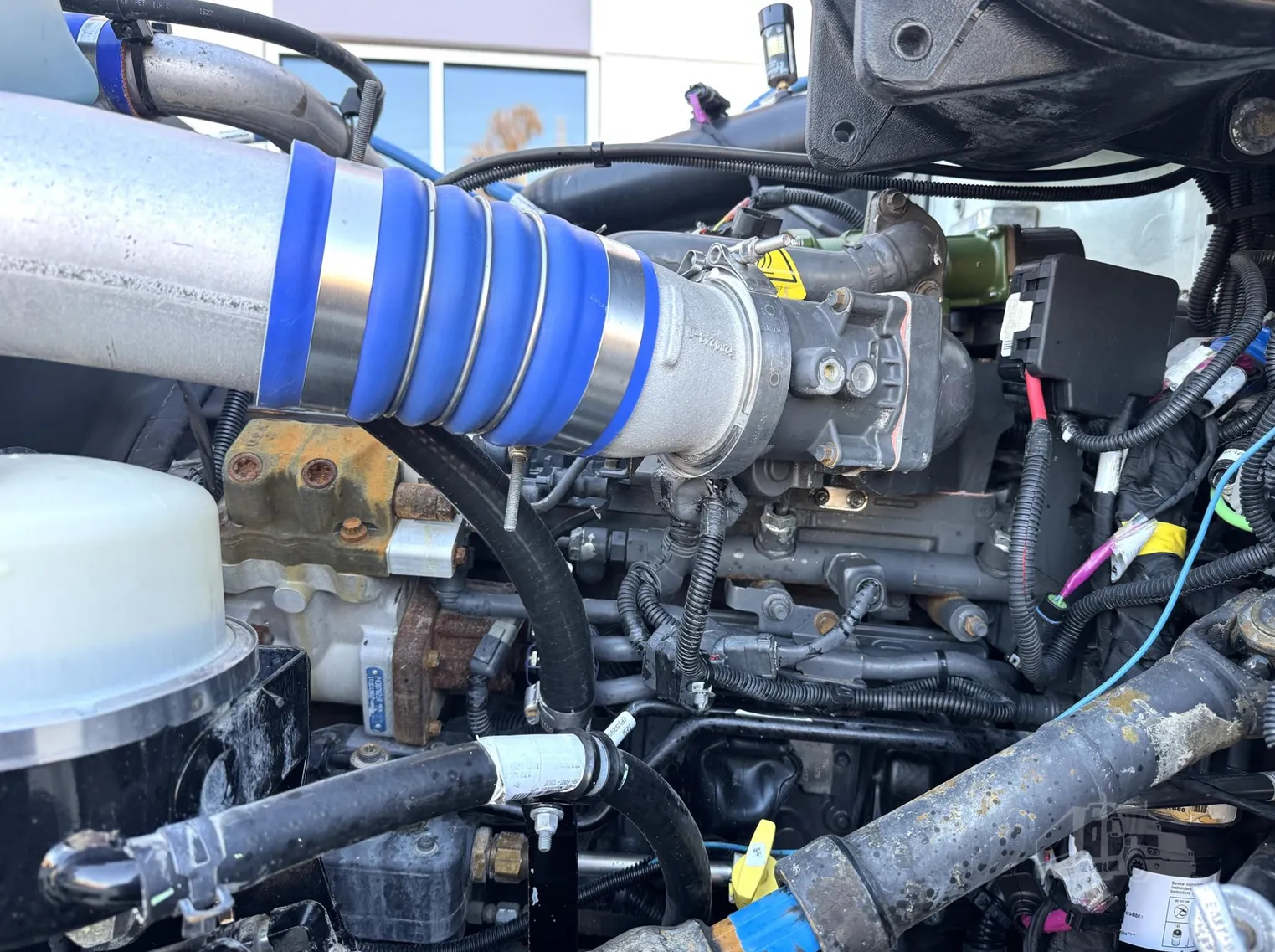 
								2018 PETERBILT 348 full									