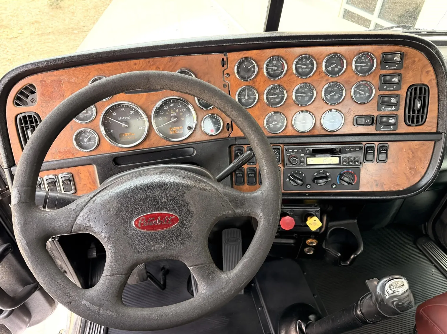 
								2006 Peterbilt 379 full									