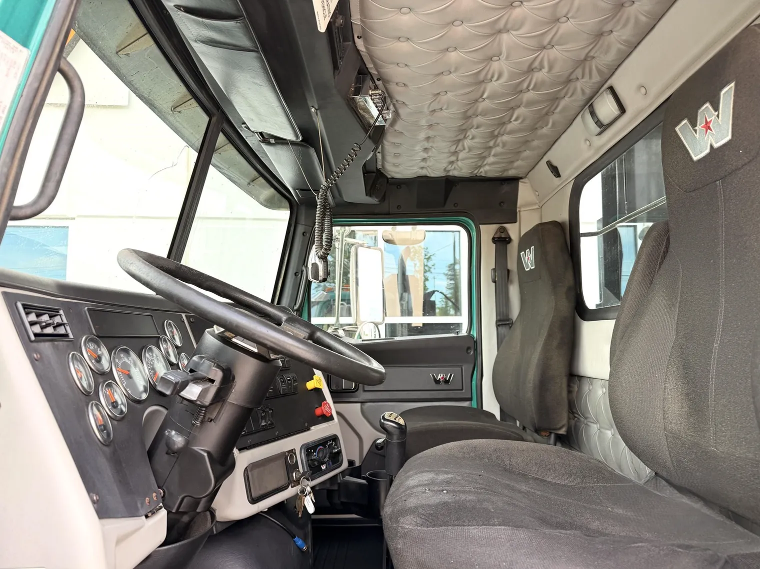 
								2015 WESTERN STAR 4700 full									