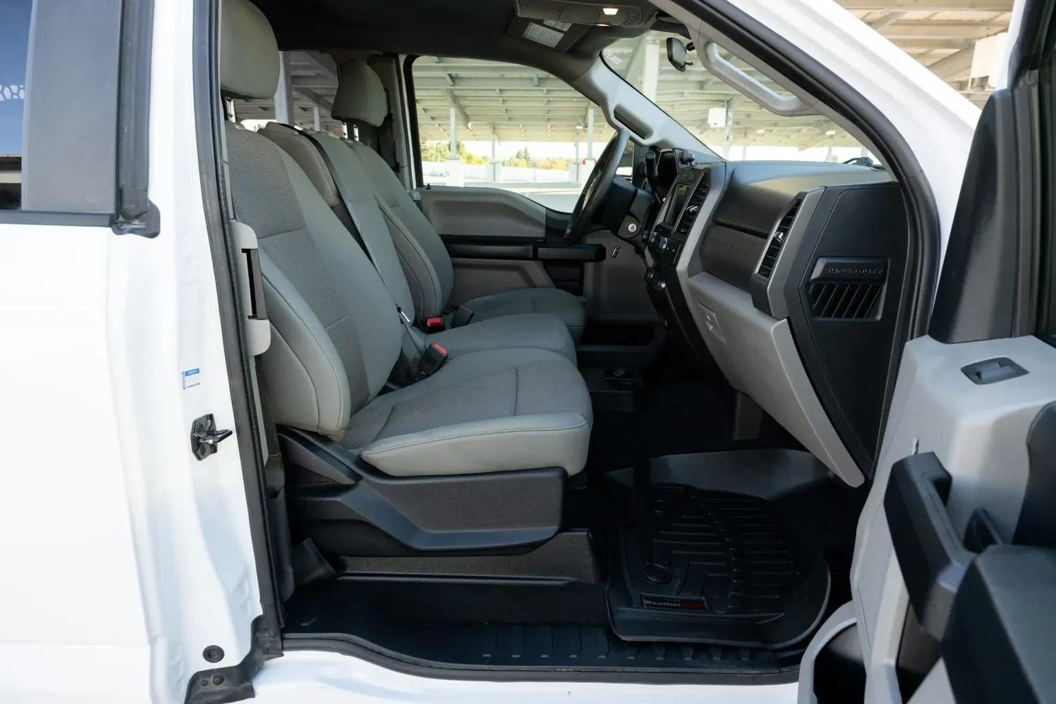 
								2020 Ford F-250 Super Duty full									