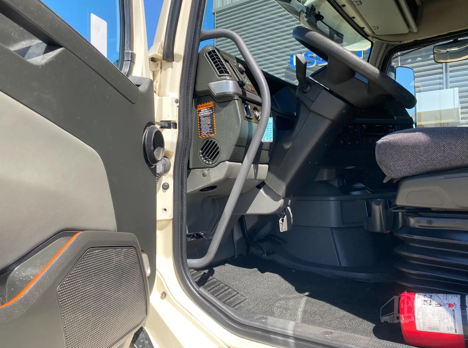 
								2021 VOLVO VNL64T300 full									