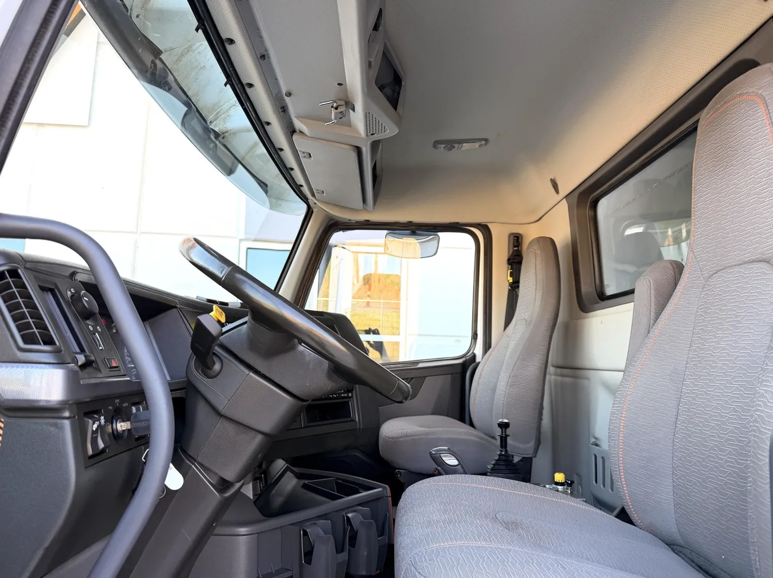 
								2022 VOLVO VHD84F200 full									