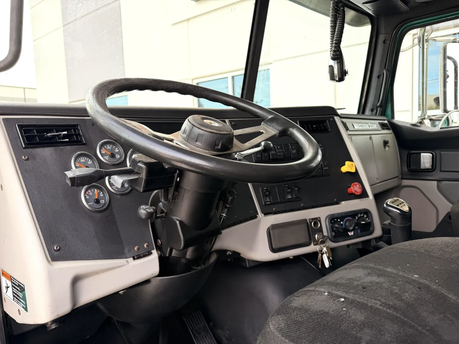 
								2015 WESTERN STAR 4700 full									