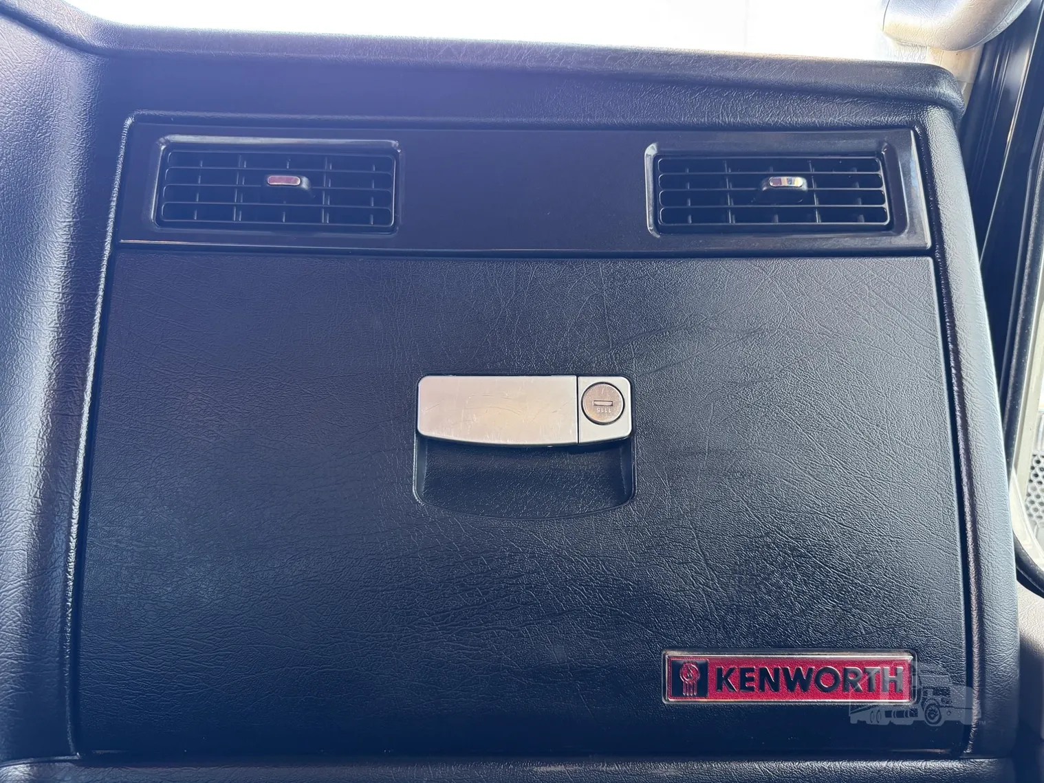 
								2021 Kenworth W900 full									
