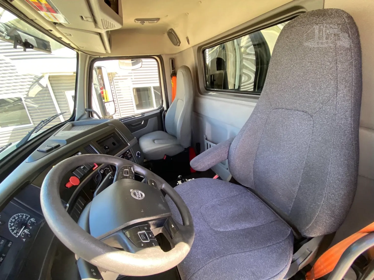 
								2021 VOLVO VNL64T300 full									