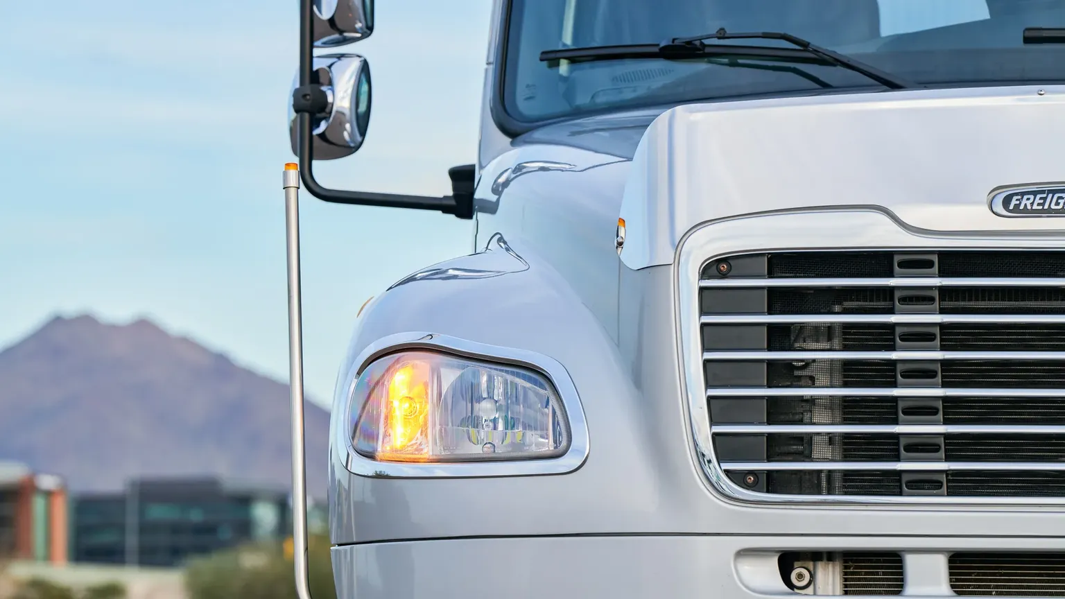 
								2020 Freightliner M2 106 full									