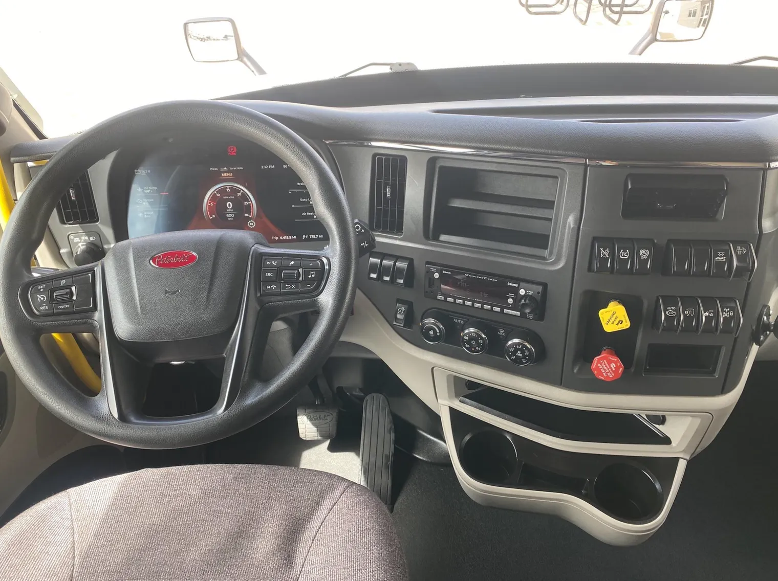 
								2022 PETERBILT 579 full									