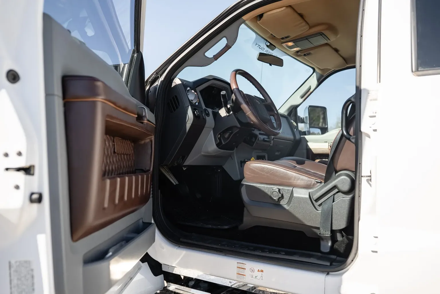 
								2017 Ford F-650 Super Duty Crew Cab full									