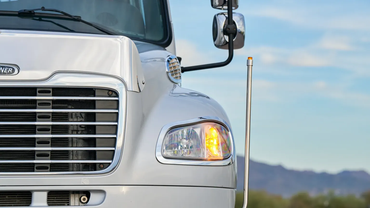 
								2020 Freightliner M2 106 full									