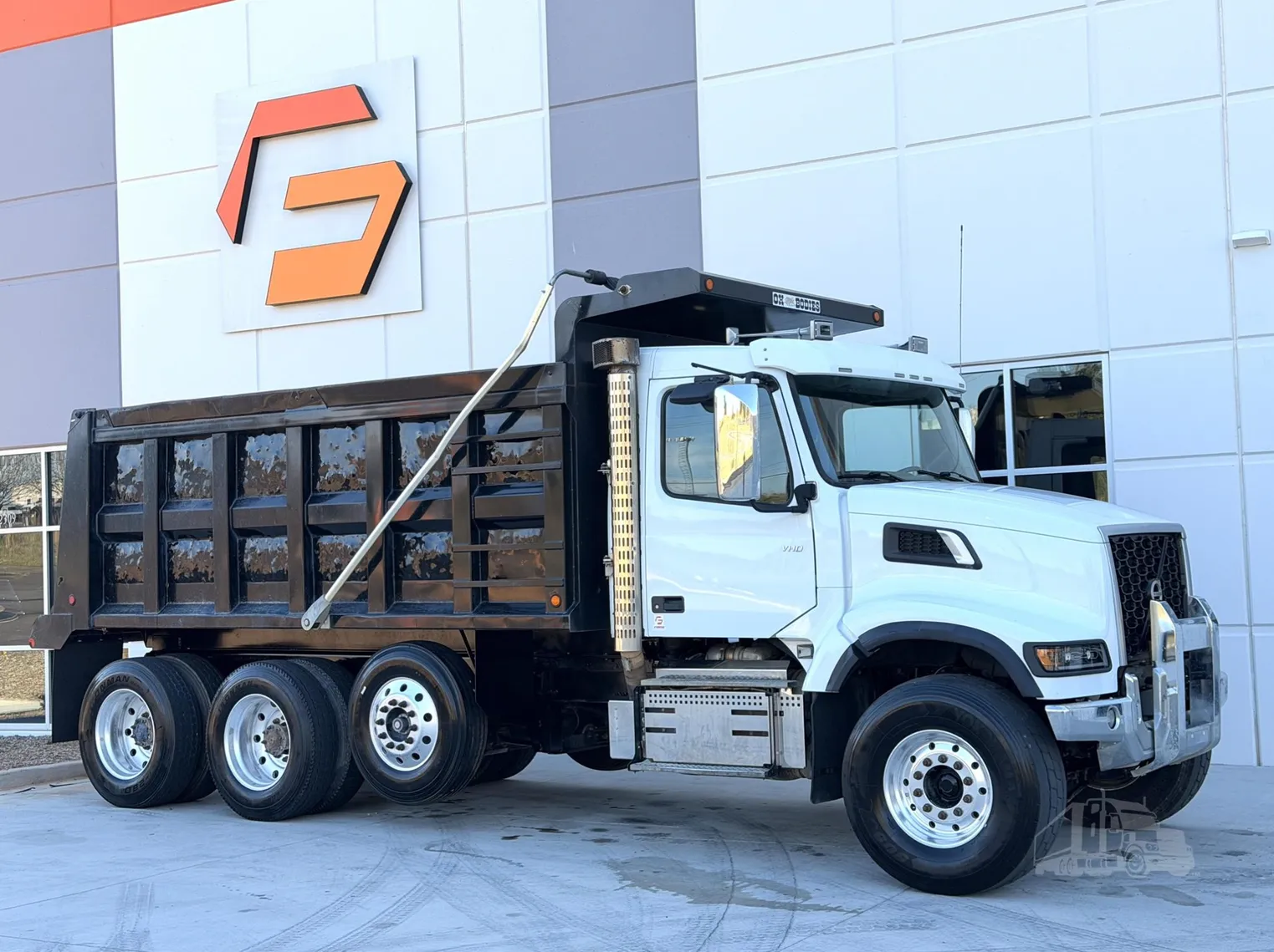 2022 VOLVO VHD84F200