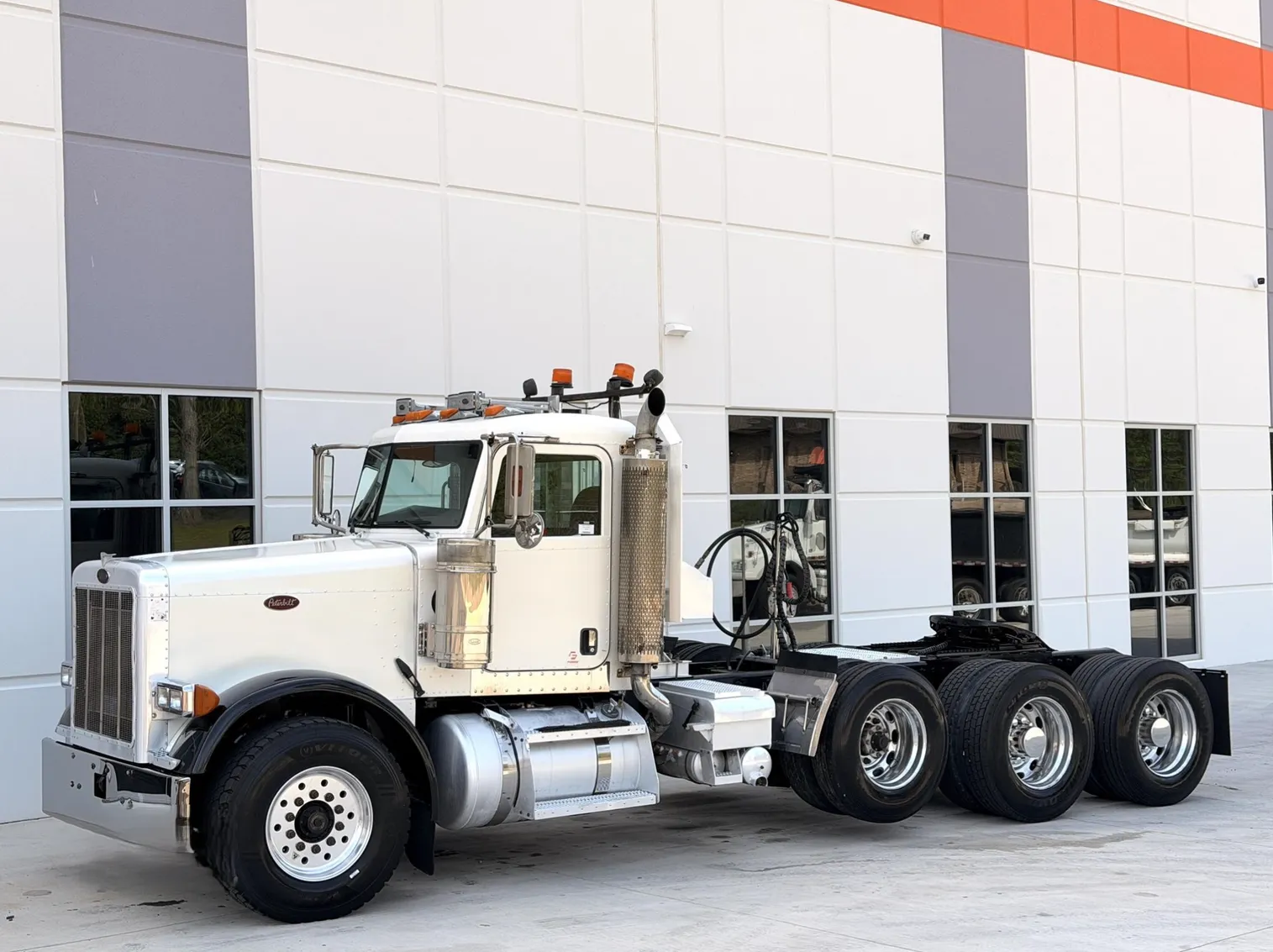 
								2006 Peterbilt 379 full									