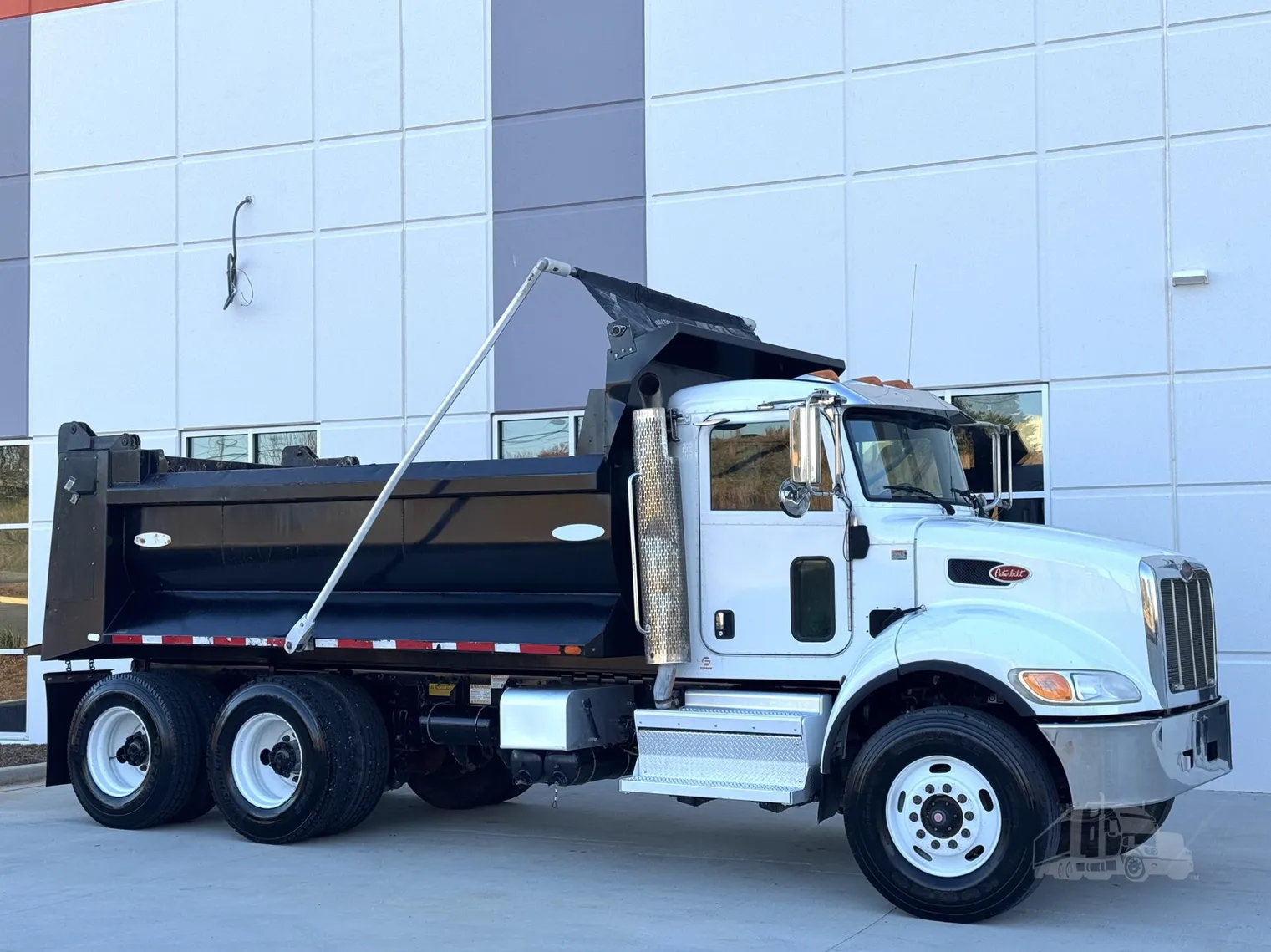 2018 PETERBILT 348