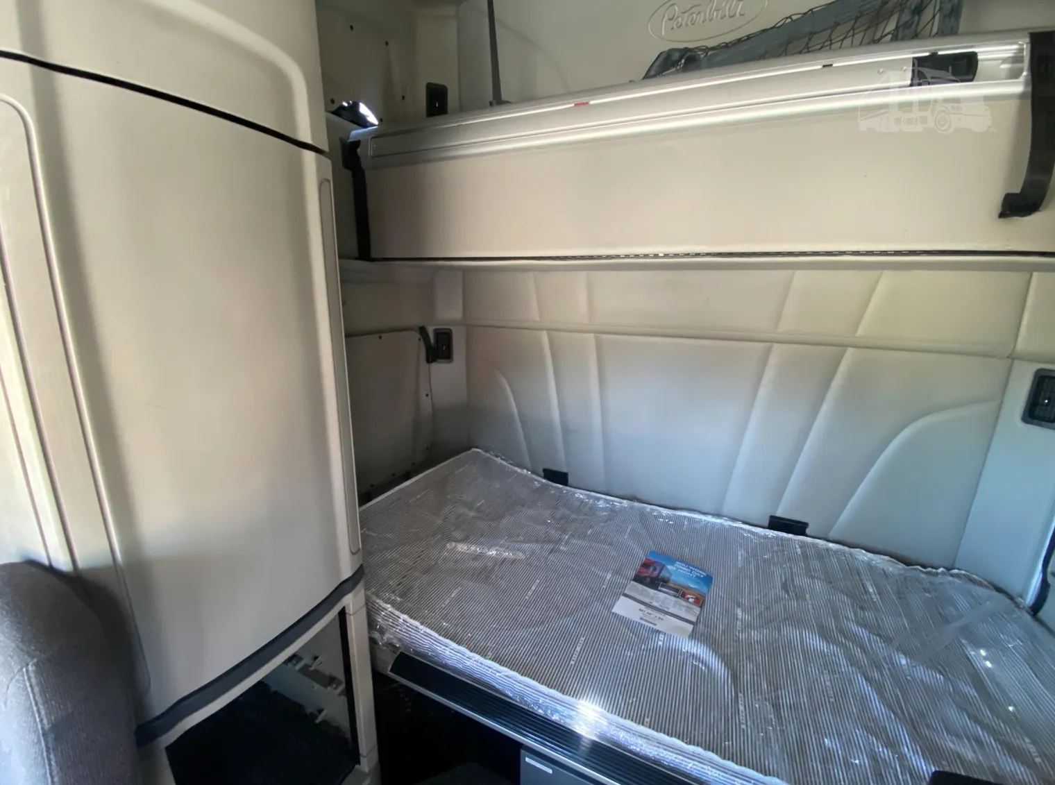 
								2022 PETERBILT 579 full									