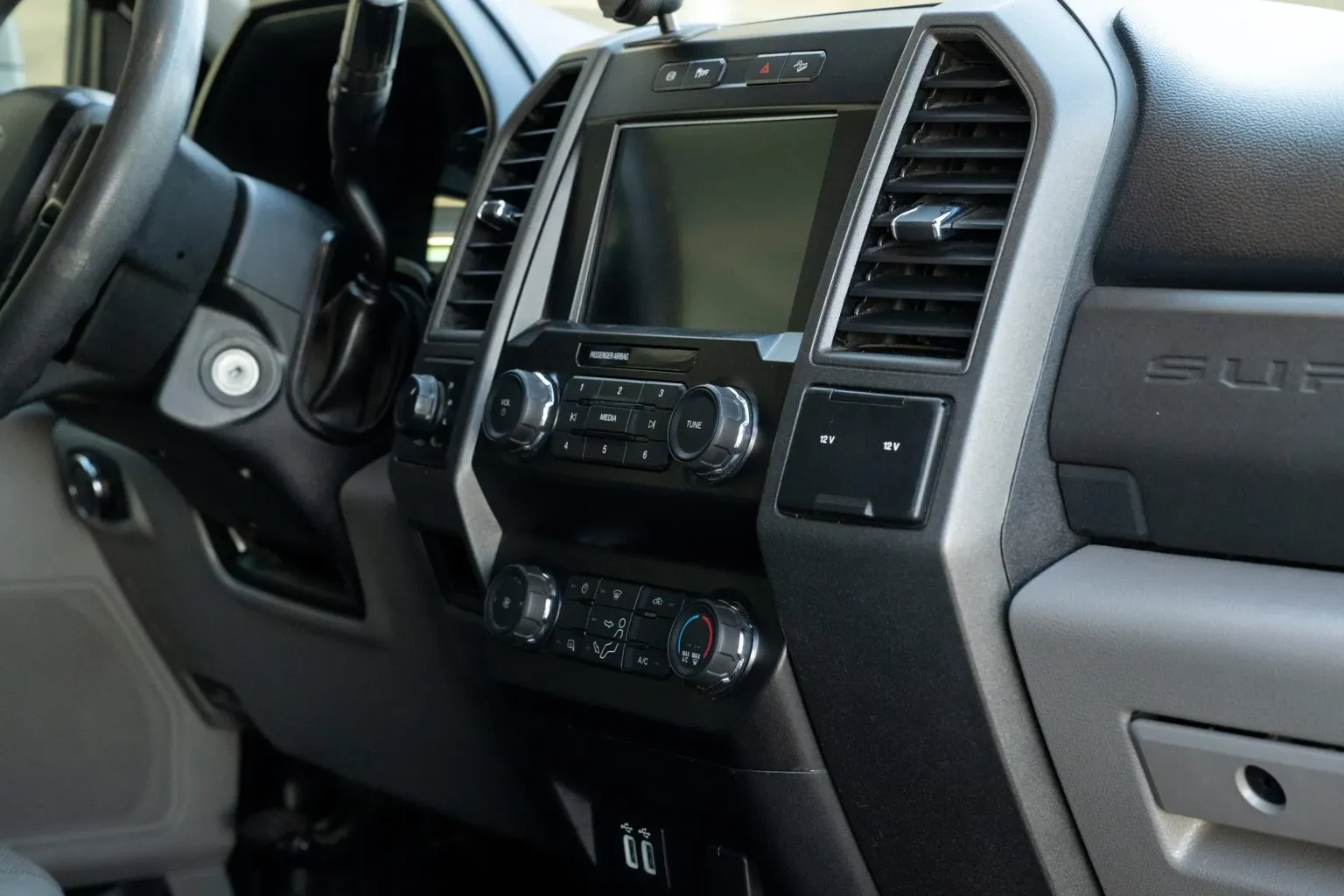 
								2020 Ford F-250 Super Duty full									