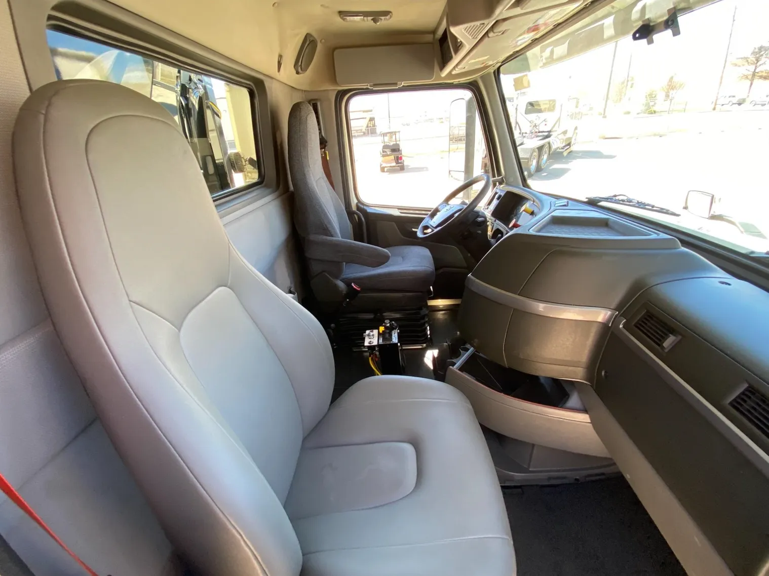 
								2021 VOLVO VNL64T300 full									