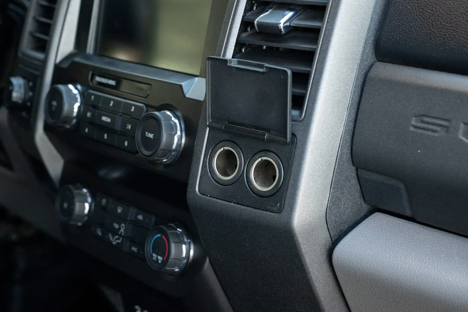 
								2020 Ford F-250 Super Duty full									