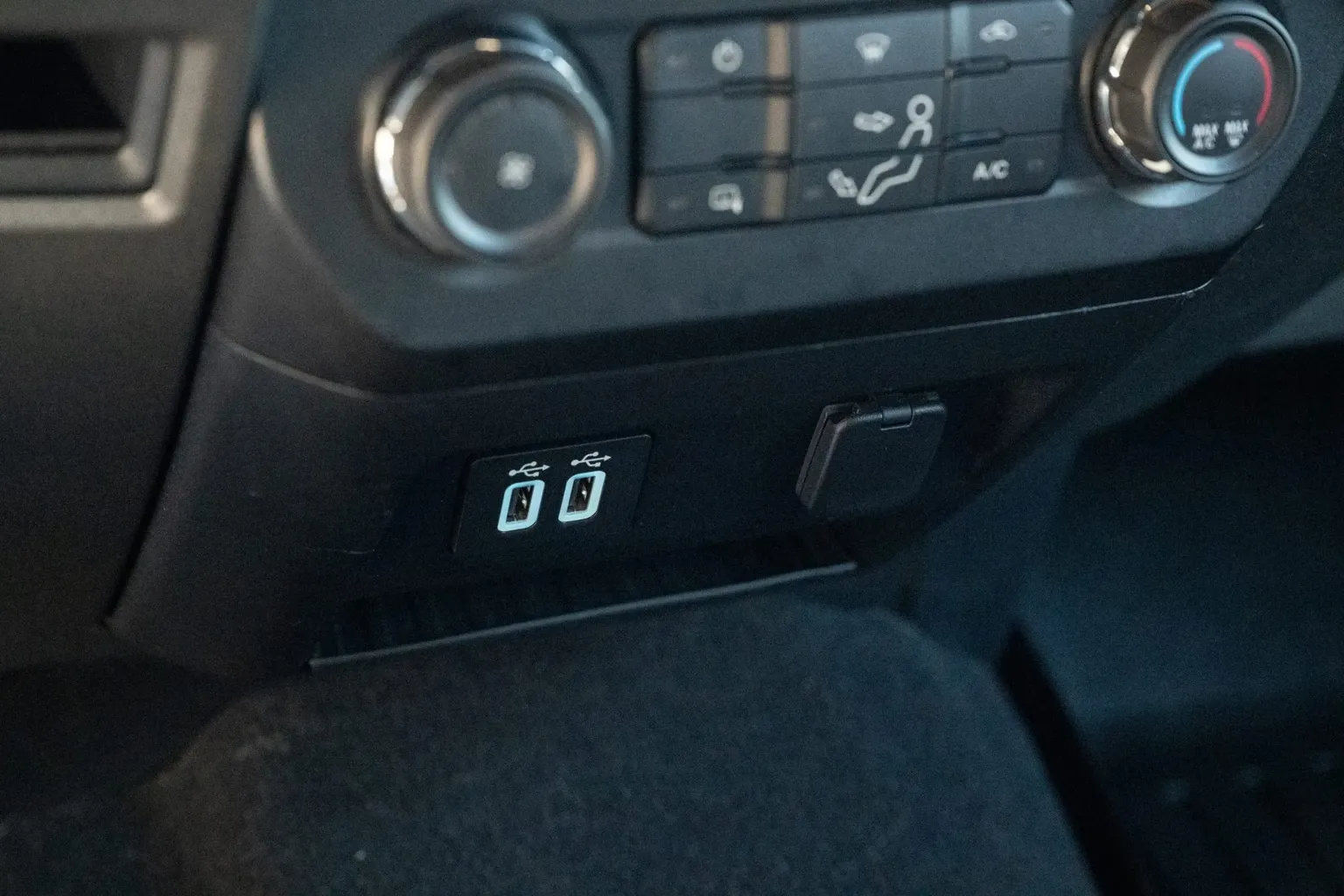 
								2020 Ford F-250 Super Duty full									
