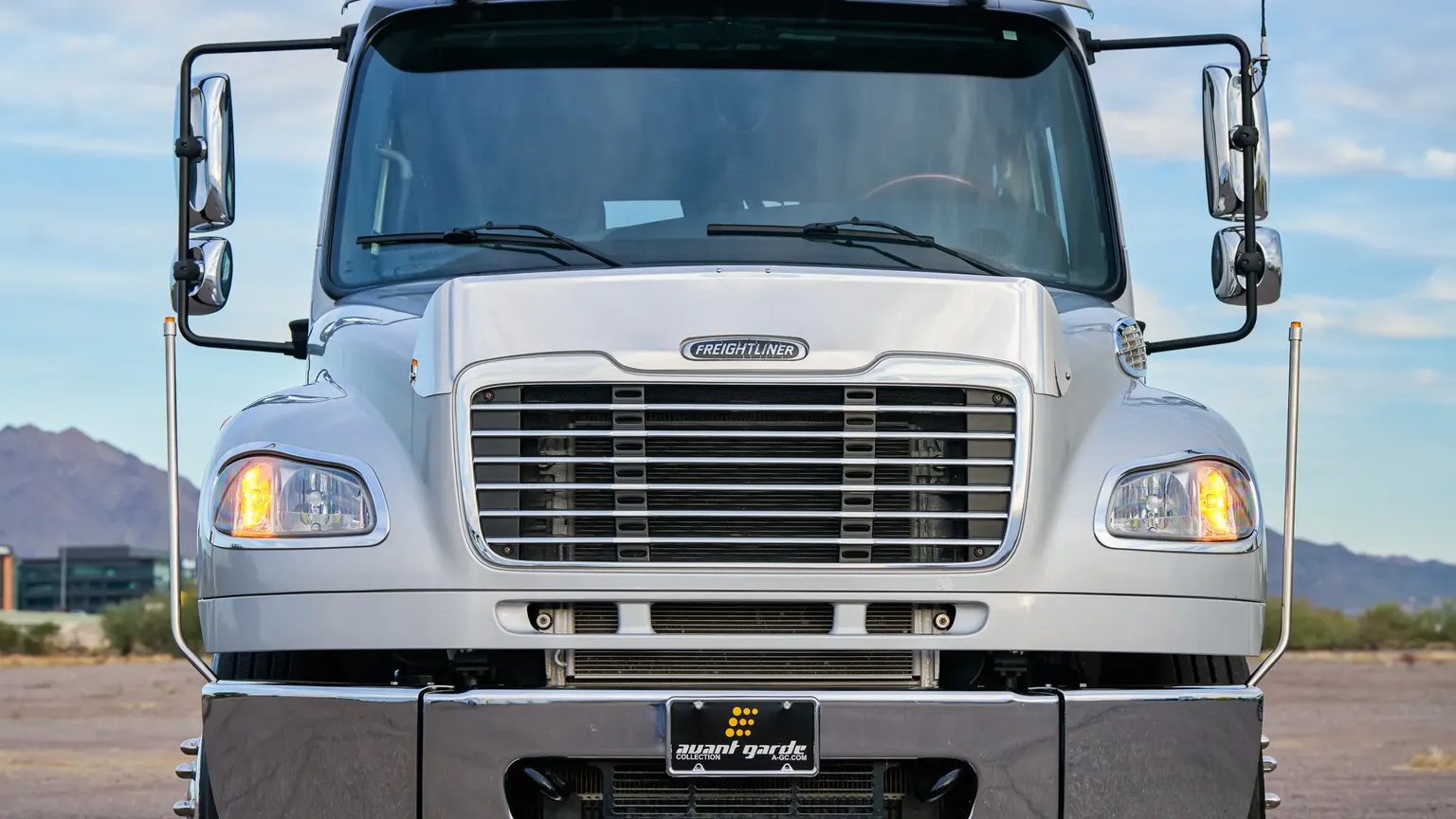
								2020 Freightliner M2 106 full									