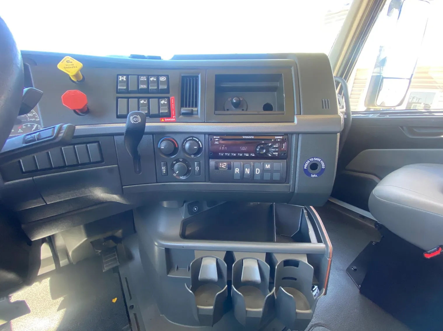 
								2021 VOLVO VNL64T300 full									