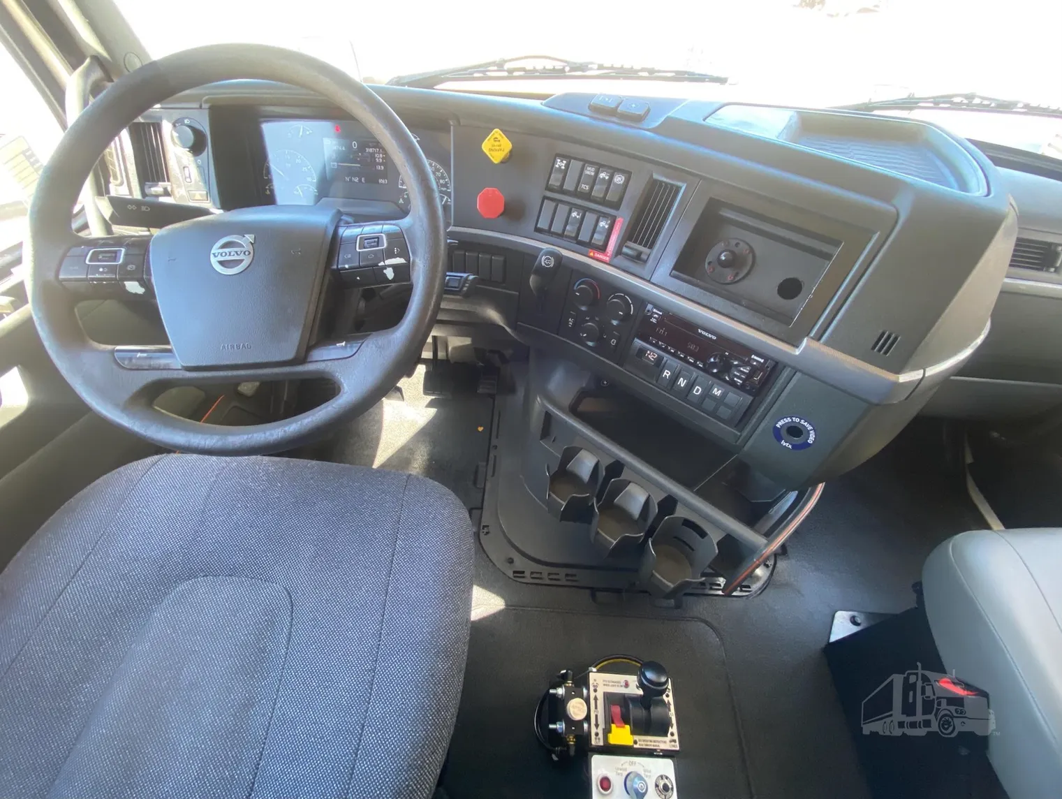 
								2021 VOLVO VNL64T300 full									