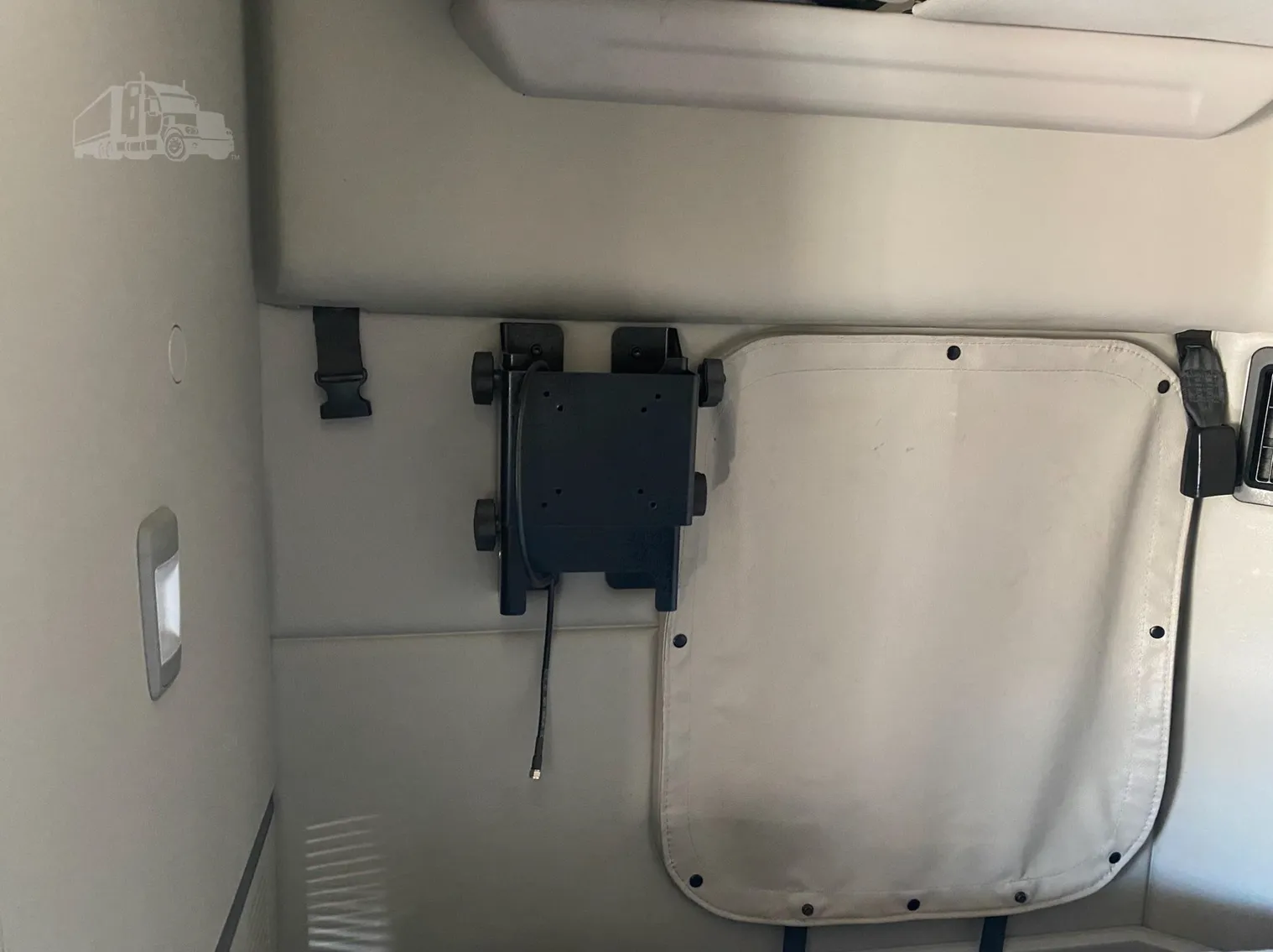 
								2022 PETERBILT 579 full									