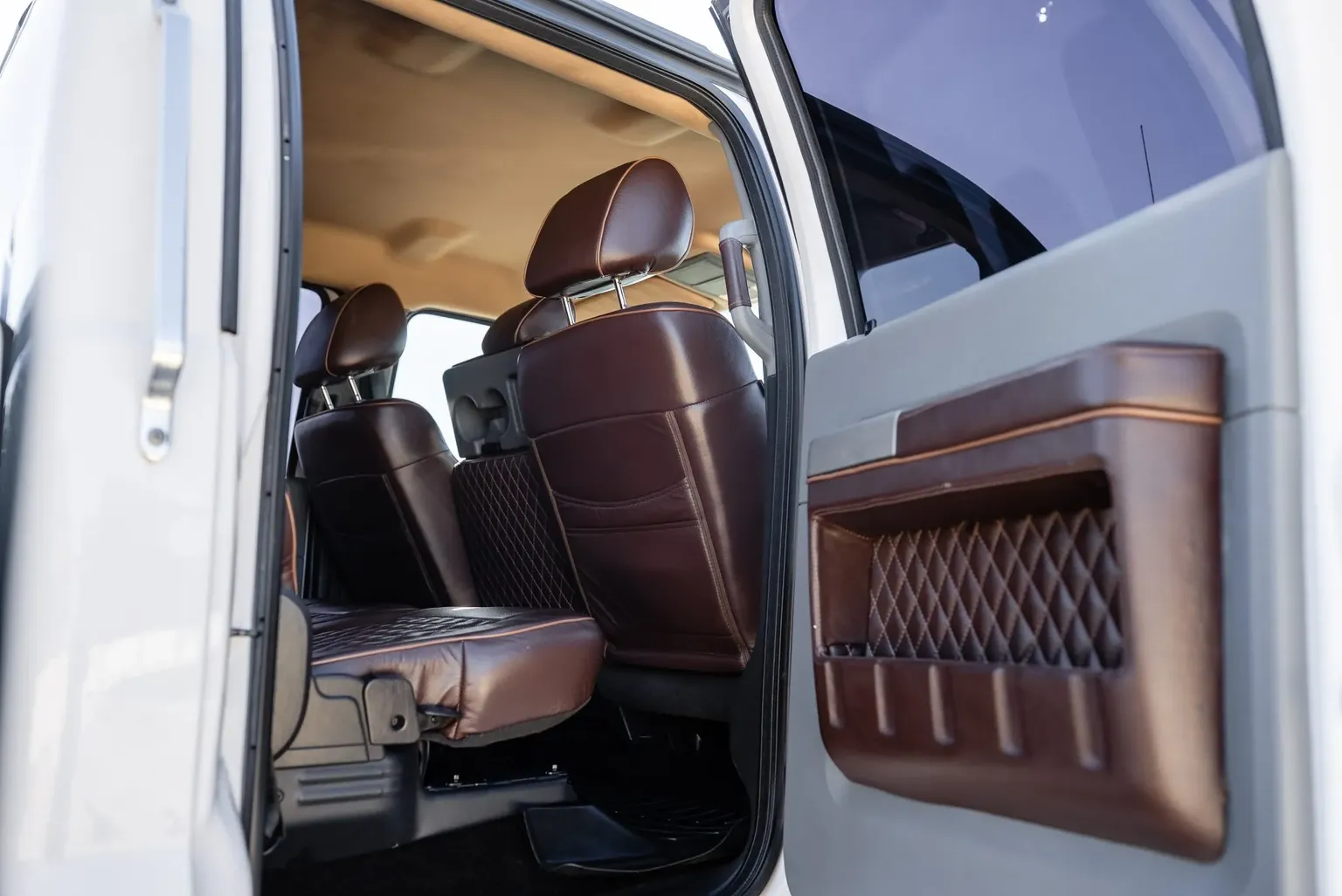 
								2017 Ford F-650 Super Duty Crew Cab full									
