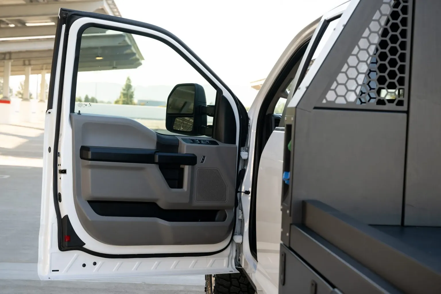 
								2020 Ford F-250 Super Duty full									