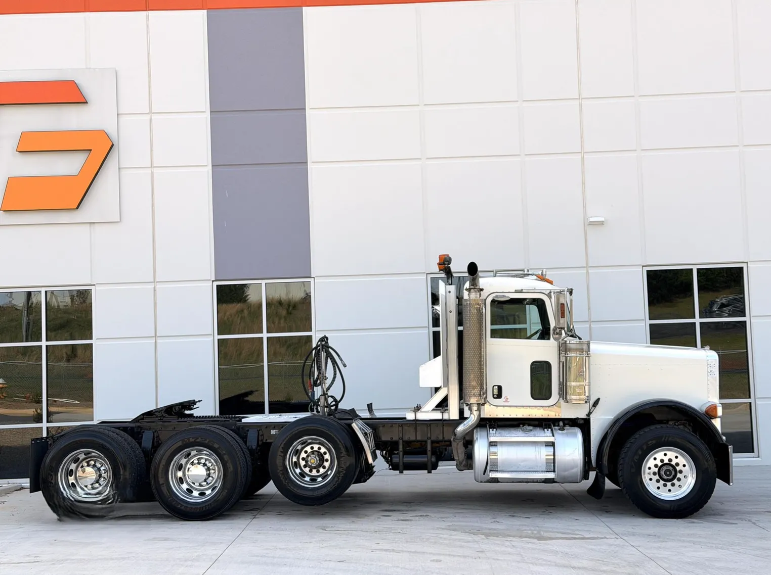 
								2006 Peterbilt 379 full									