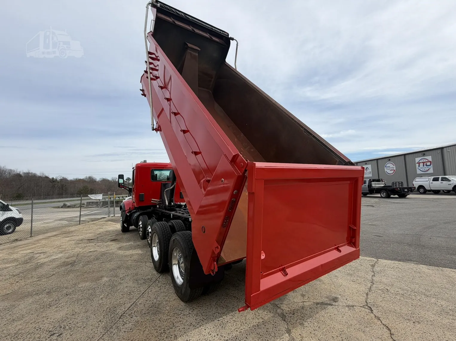 
								2022 PETERBILT 567 full									