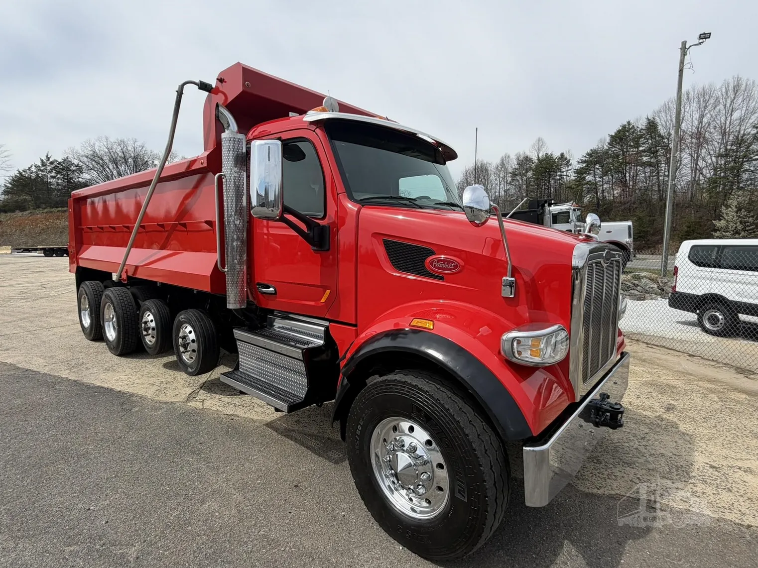 
								2022 PETERBILT 567 full									