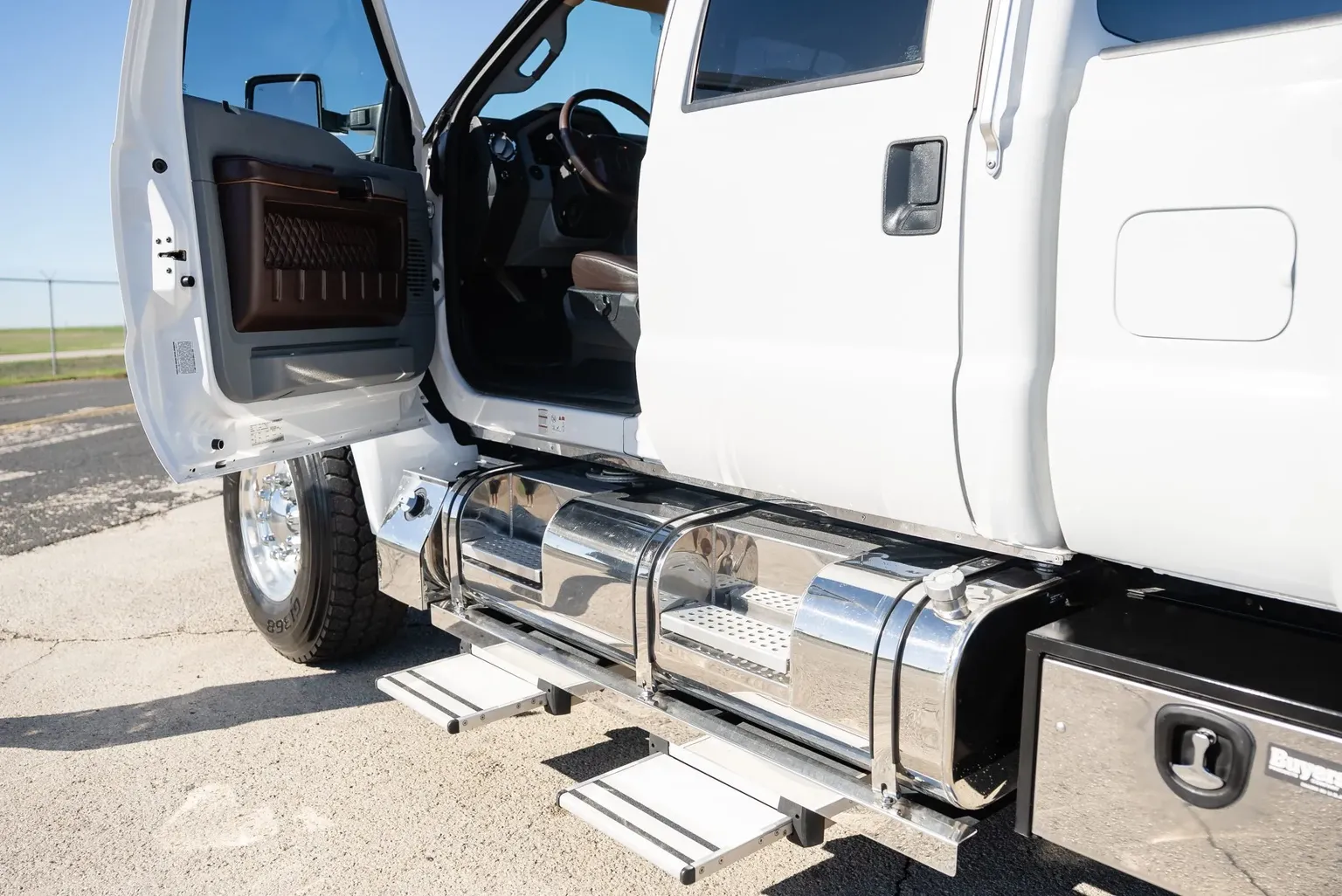 
								2017 Ford F-650 Super Duty Crew Cab full									