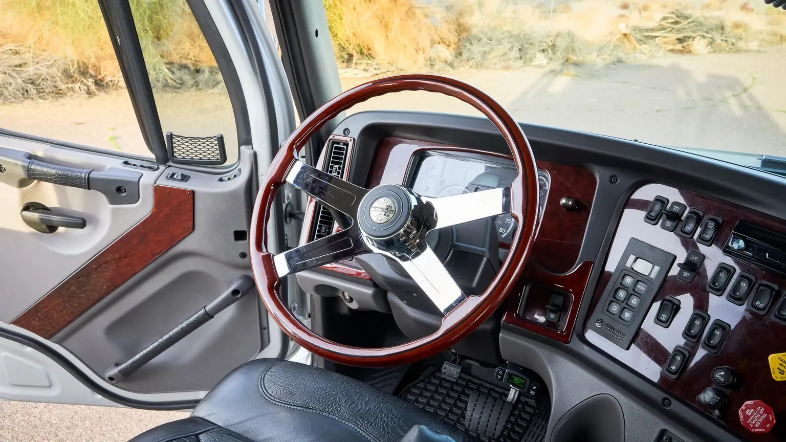 
								2020 Freightliner M2 106 full									