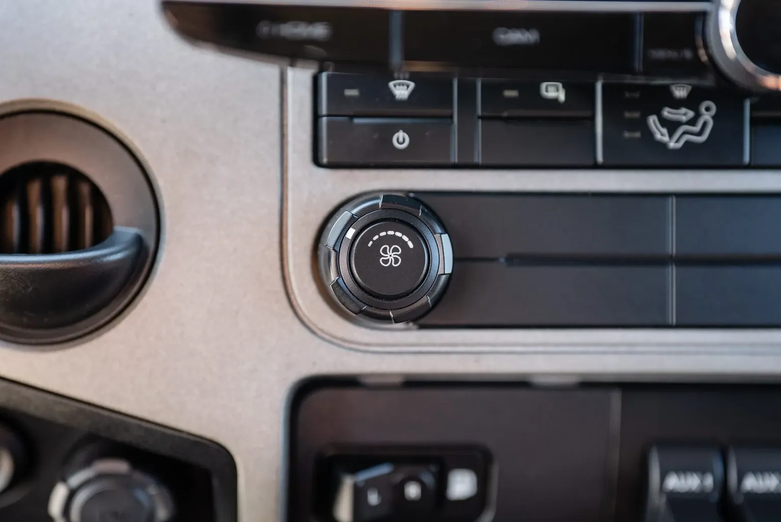 
								2017 Ford F-650 Super Duty Crew Cab full									
