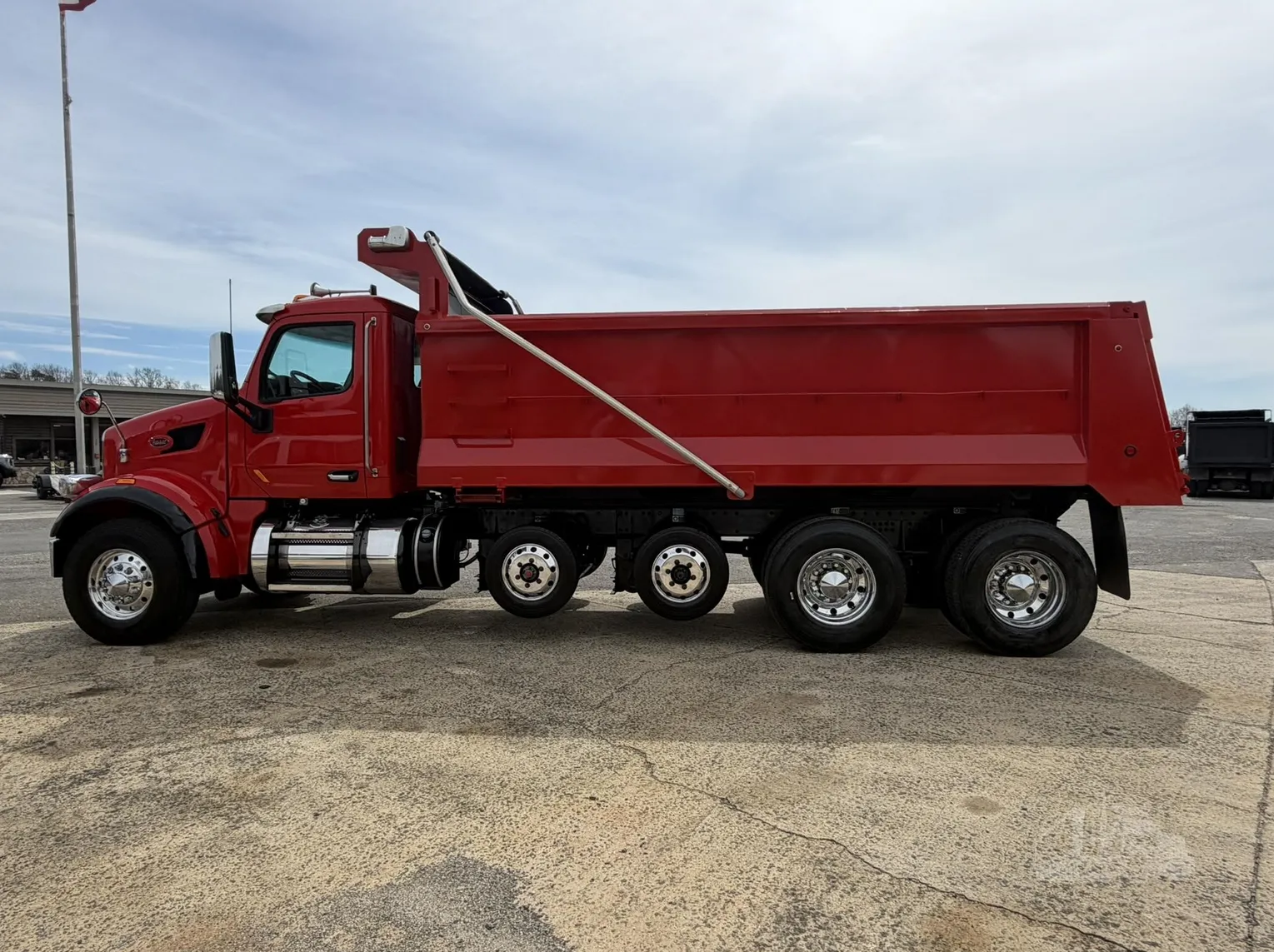2022 PETERBILT 567