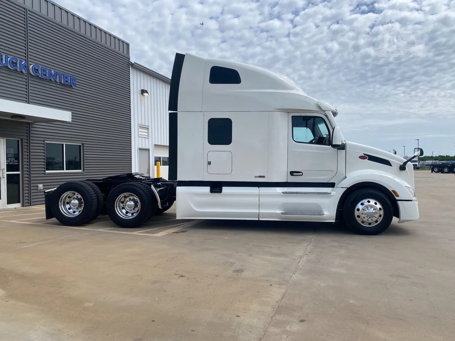 2022 PETERBILT 579
