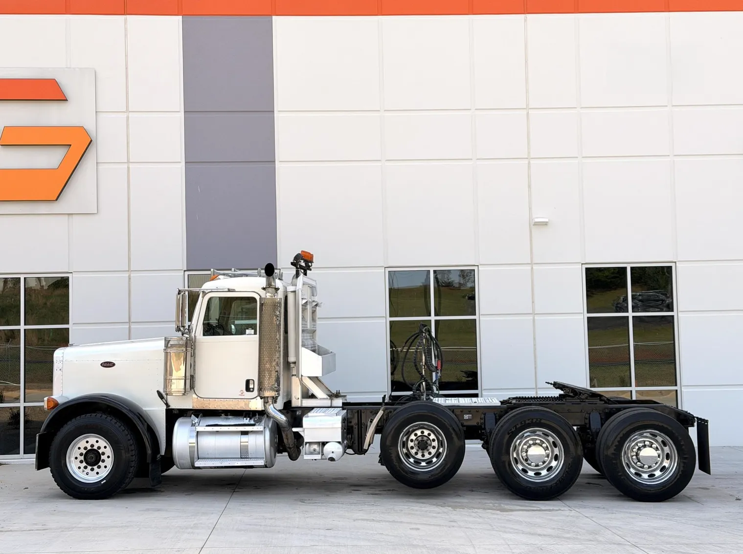 
								2006 Peterbilt 379 full									