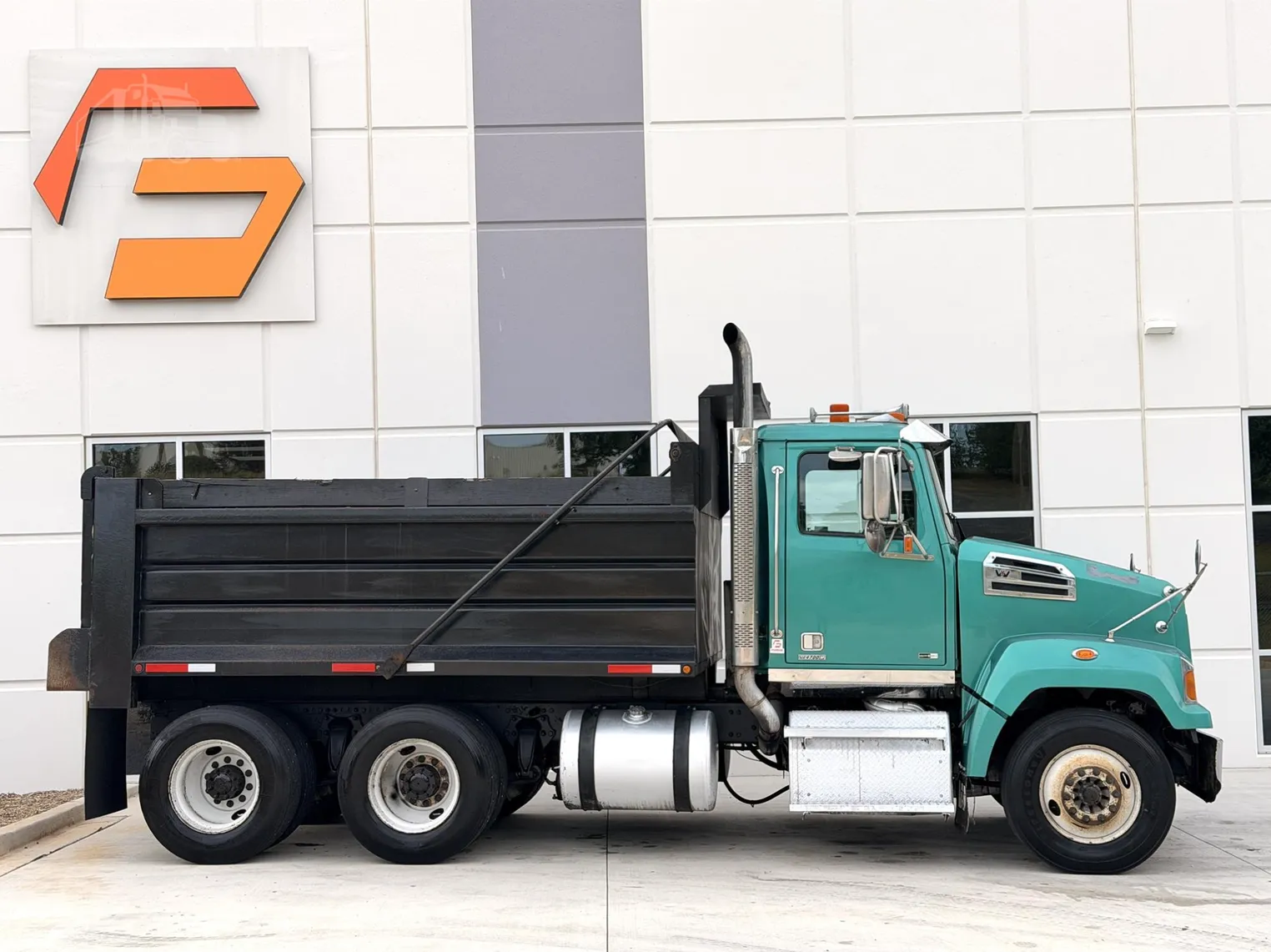 
								2015 WESTERN STAR 4700 full									