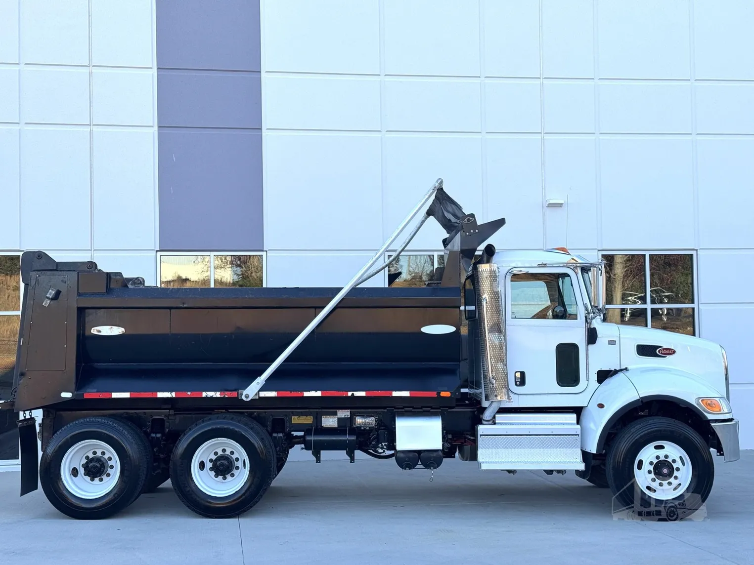 2018 PETERBILT 348