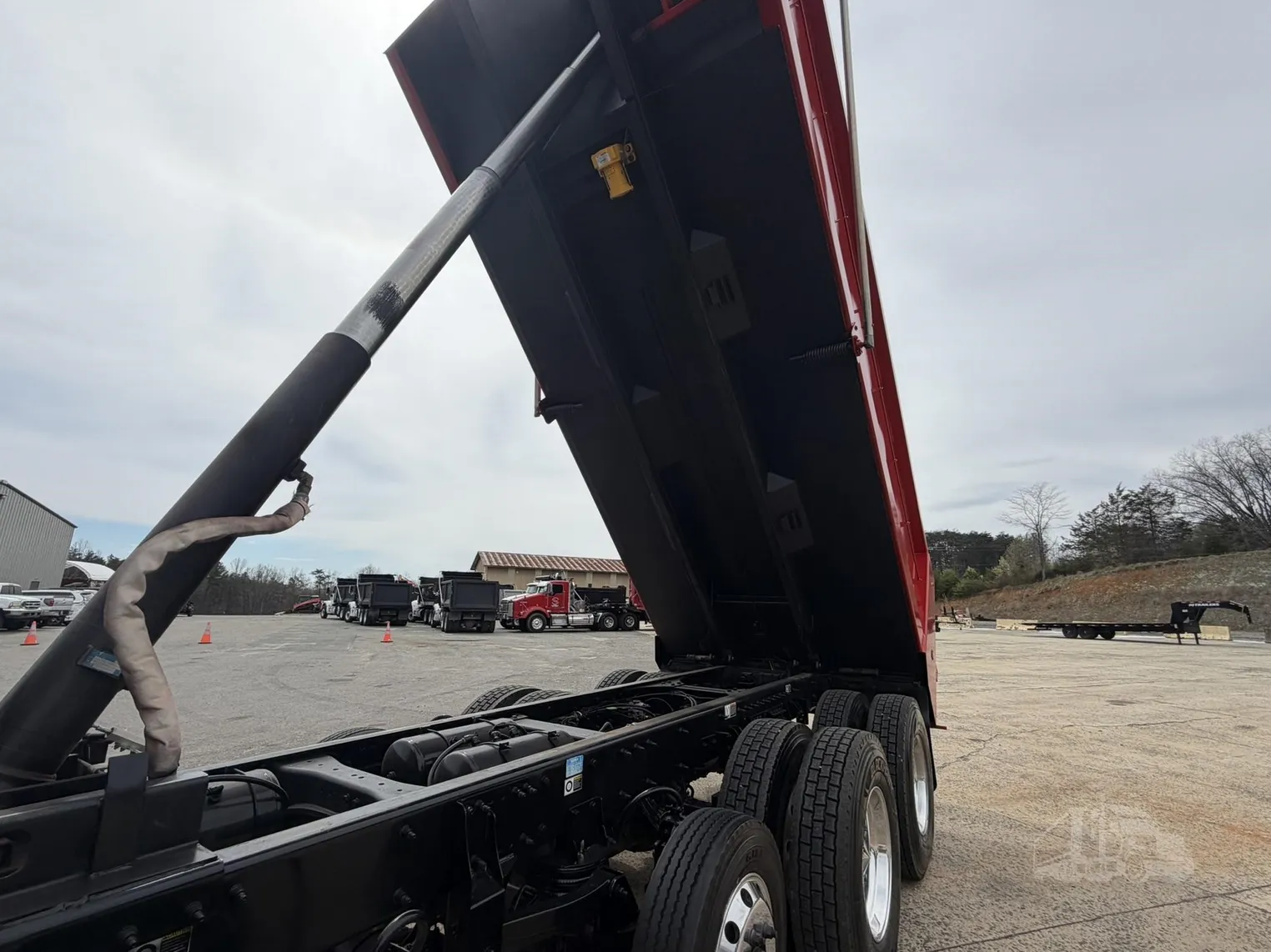 
								2022 PETERBILT 567 full									
