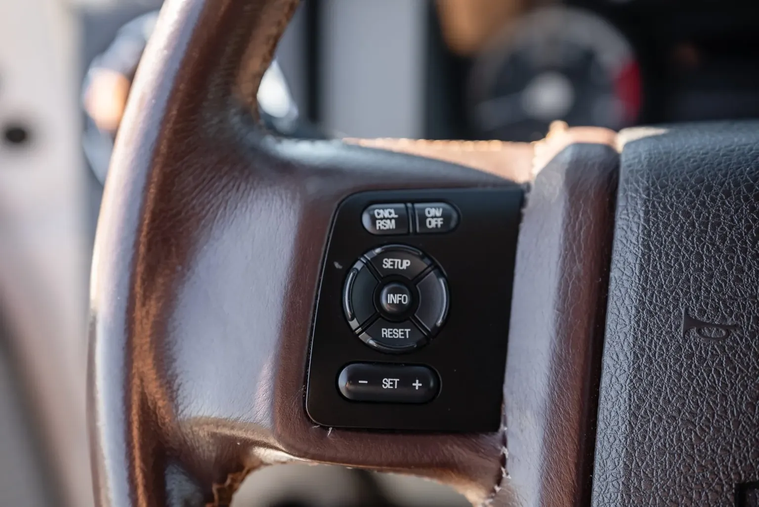 
								2017 Ford F-650 Super Duty Crew Cab full									