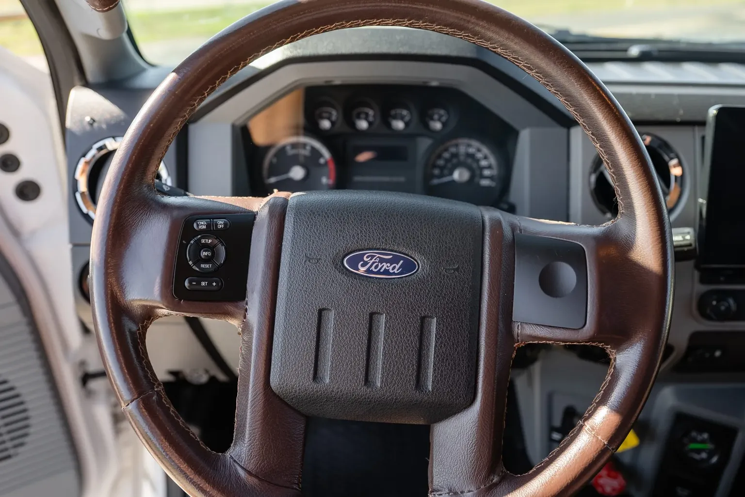 
								2017 Ford F-650 Super Duty Crew Cab full									