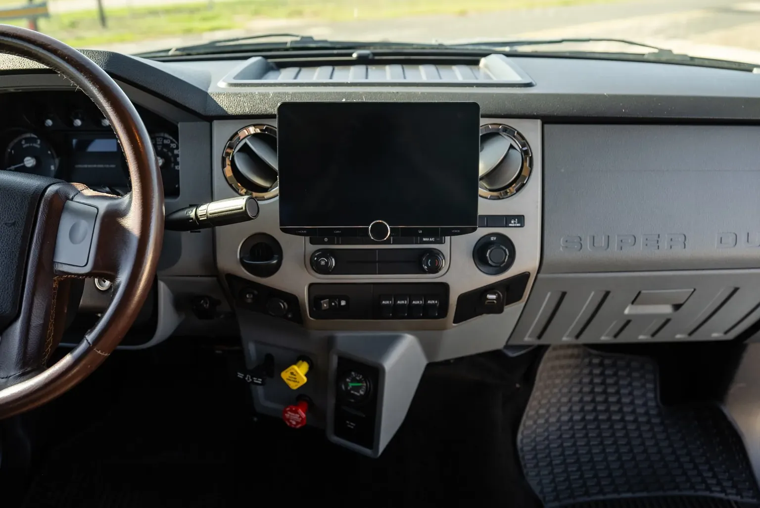 
								2017 Ford F-650 Super Duty Crew Cab full									